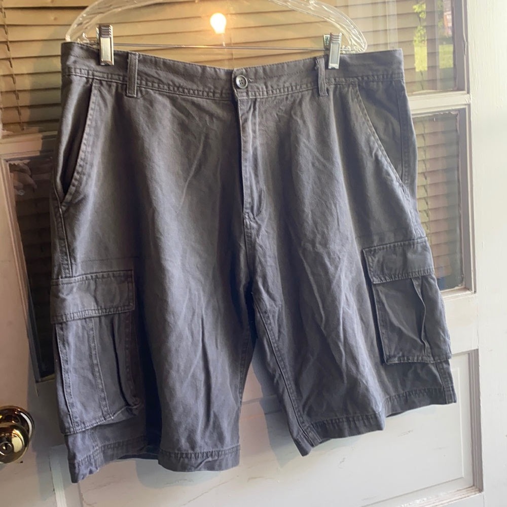Red Snap Men’s grey Cargo Shorts! SZ 38-excellent